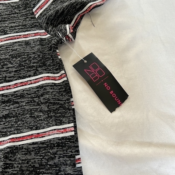 No Boundaries Size M(7-9) Light Weight Short Sleeve Top - Picture 7 of 8